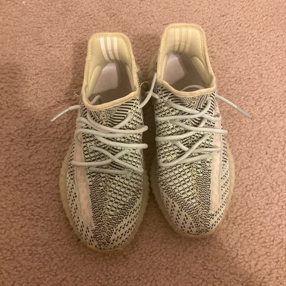 YEEZY YEEZREEL SIZE 8 MENS